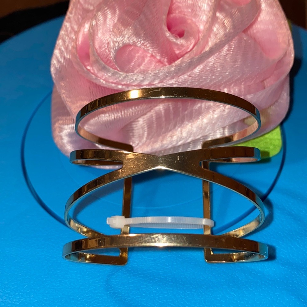 elegant gold bracelet